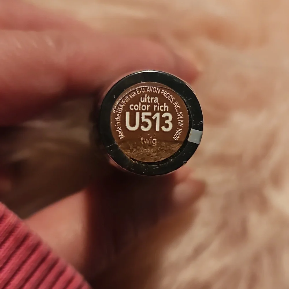 🆕️Avon Ultra Color Rich Lipstick  TWIG